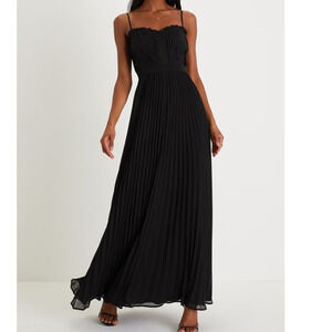 Lulu's Black Pleated Maxi Dress
